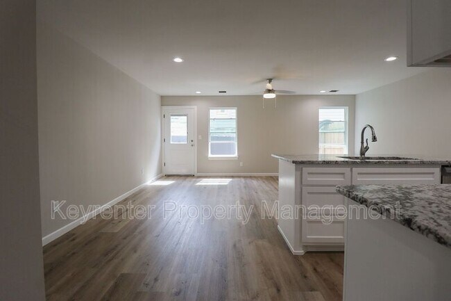 Building Photo - 214 N Cleveland Ave