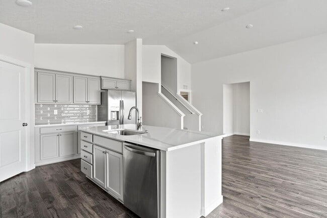 Building Photo - 10419 Rockaway Ridge St