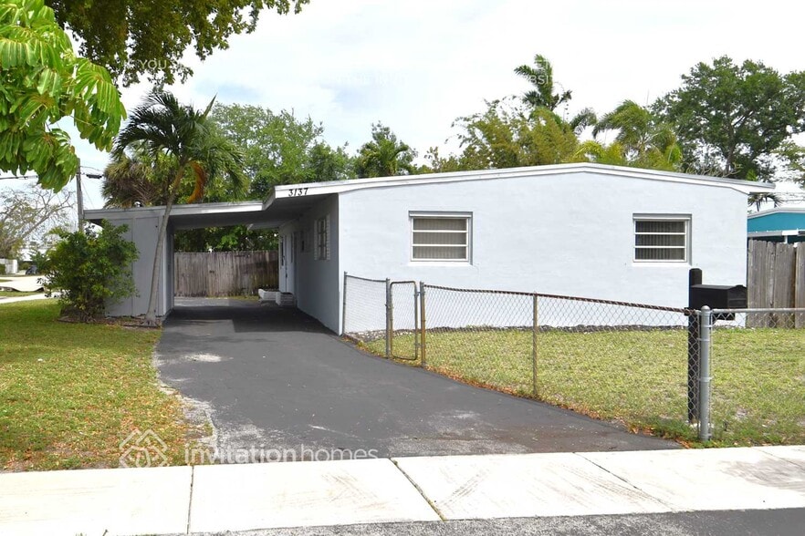 Building Photo - 3137 SW 15th Ct