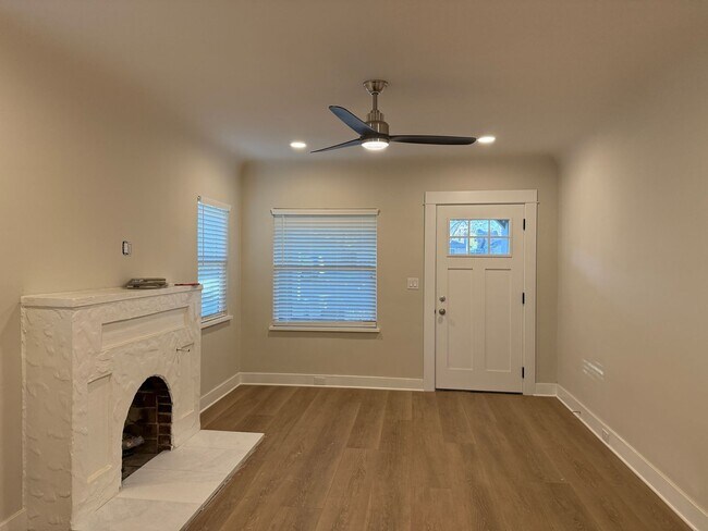 Building Photo - 509 Sierra Blvd