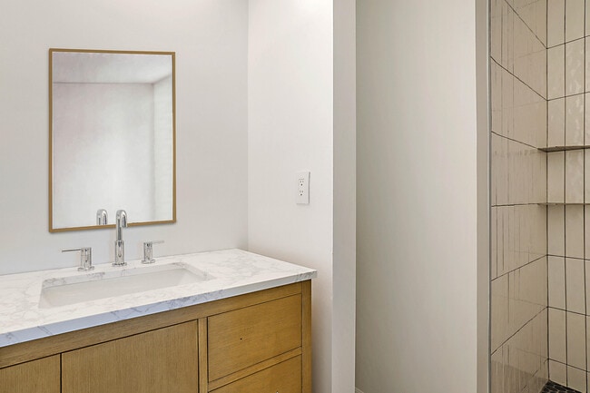 Building Photo - 320 NE 42nd St