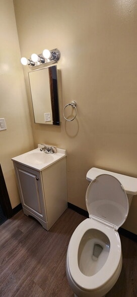 Unit 40 Room For Rent - 324 Valley St