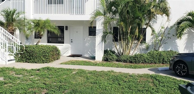 Building Photo - 2616 St Joseph Dr