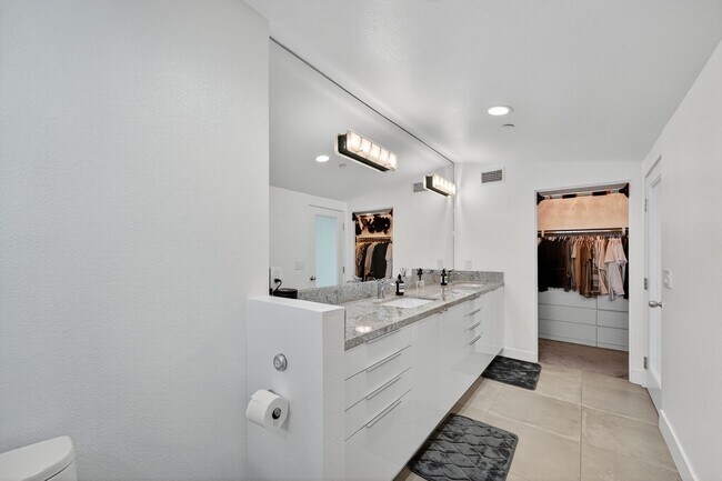 Building Photo - 1418 Innes Pl
