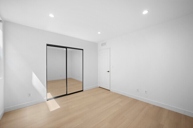 Building Photo - 350 W Loraine St