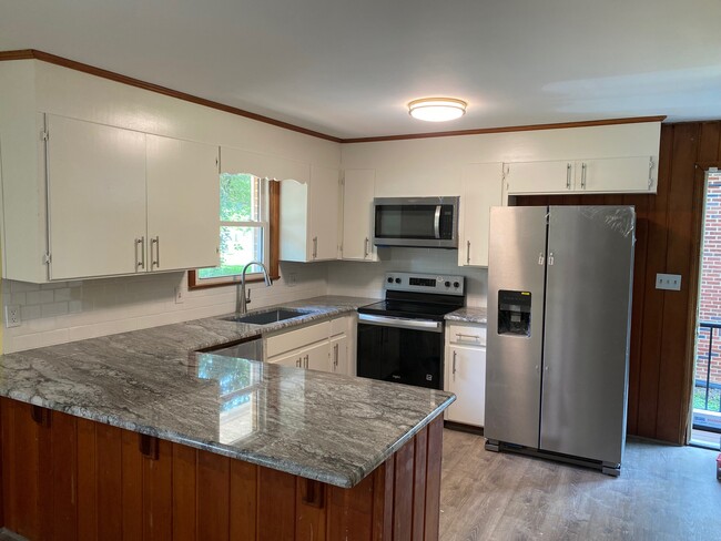 Building Photo - 146 Rosedale Cir
