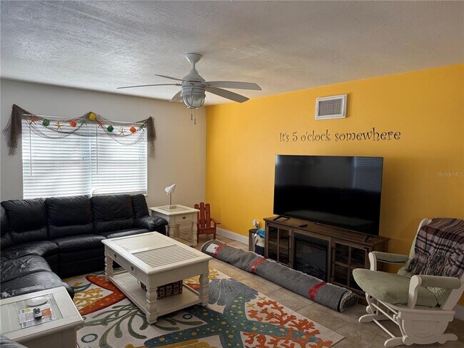 Building Photo - 3601 Saxon Dr