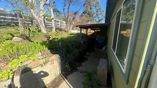 Building Photo - Move-in special: 50% off first month!  Pea...