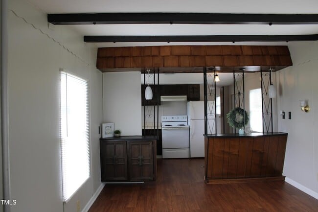 Building Photo - 841 Chalybeate Springs Rd