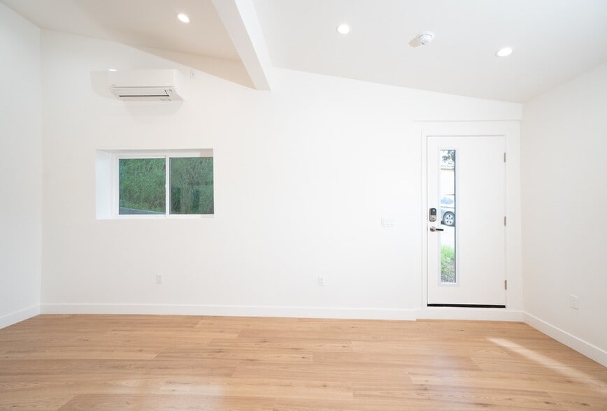 Building Photo - 4124 W Ave 42