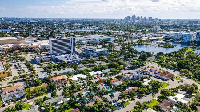 Building Photo - 2601 NE 11th Ct