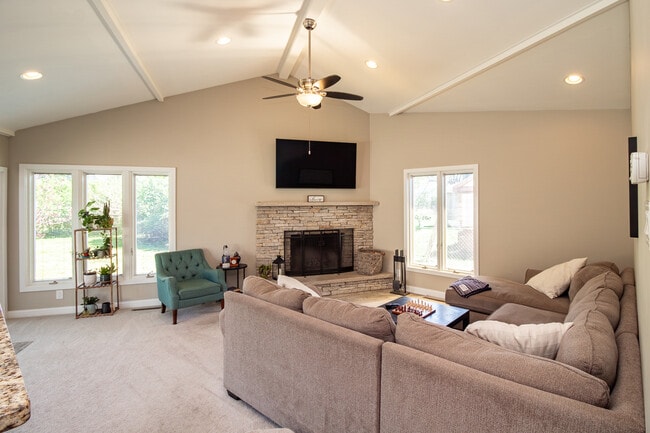 Building Photo - 597 Nash Rd