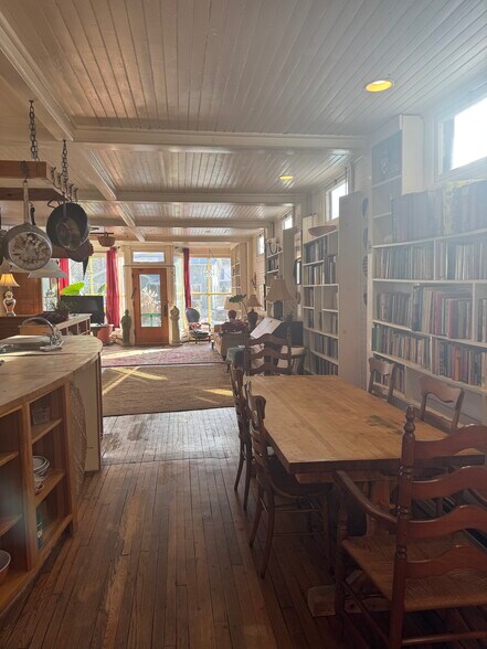 Building Photo - 3 Meadow St