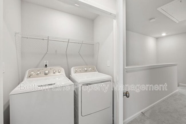 Building Photo - 1129 Lily Loch Wy