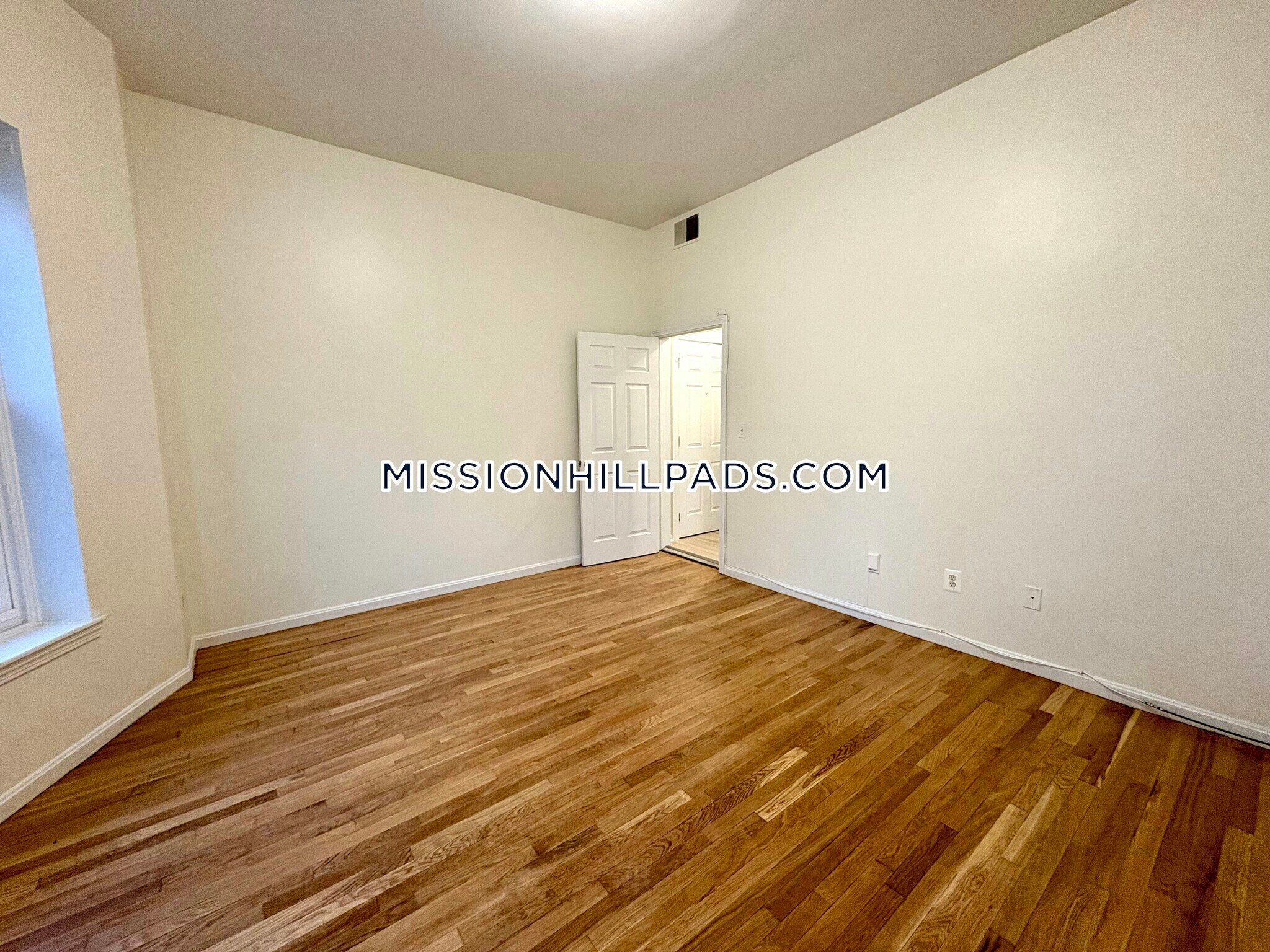 Building Photo - 1460 Tremont St