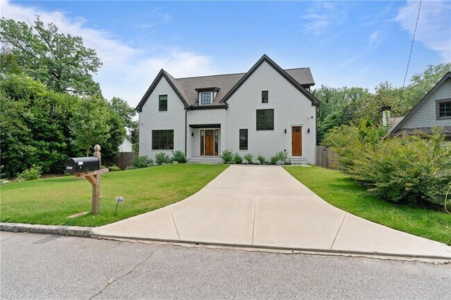 Building Photo - 2071 Fairhaven Cir NE