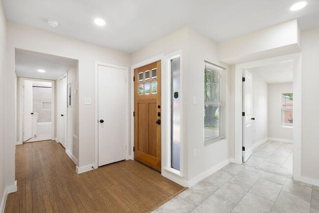 Building Photo - 306 Westmoreland Dr