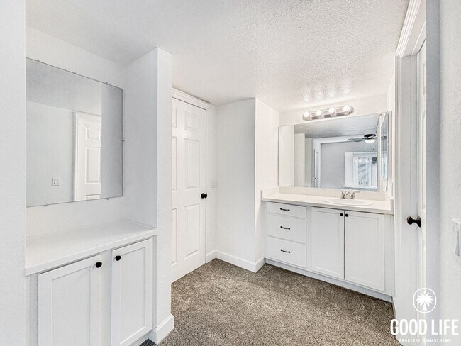 Building Photo - Stunning 2BD/2BA Condo in El Cajon W/ A/C, Private Balcony, Updated Kitchen, Coin-Op Laundry, & C...