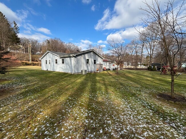Building Photo - 83 Dunderberg Rd