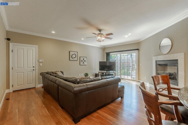 Building Photo - Live Exceptionally in This Peaceful Willow Glen Executive Home; 4 bed/ 4.5 bath