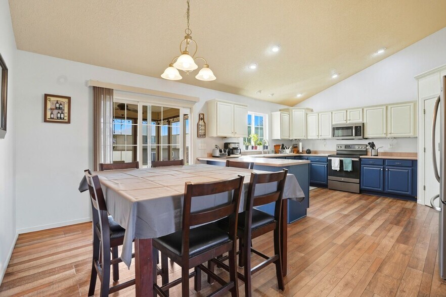 Building Photo - 235 Lockmoor Ave