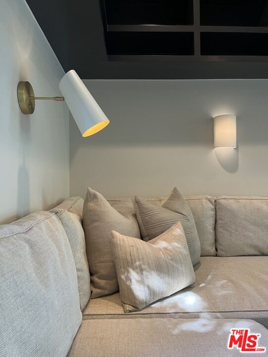 Building Photo - 21273 Entrada Rd