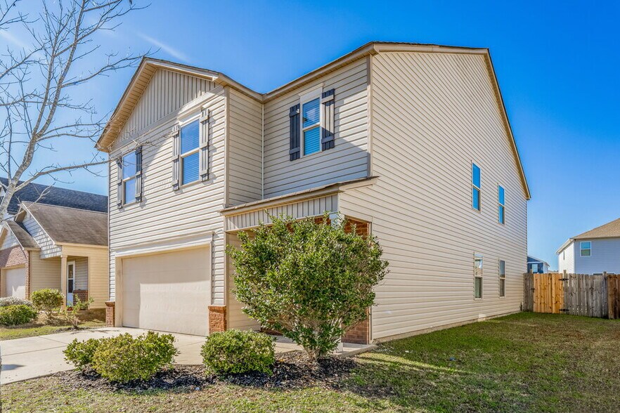 Building Photo - 9340 Hoffman Pl