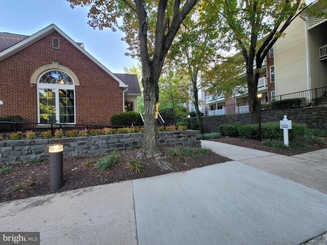 Building Photo - 1524 Lincoln Way