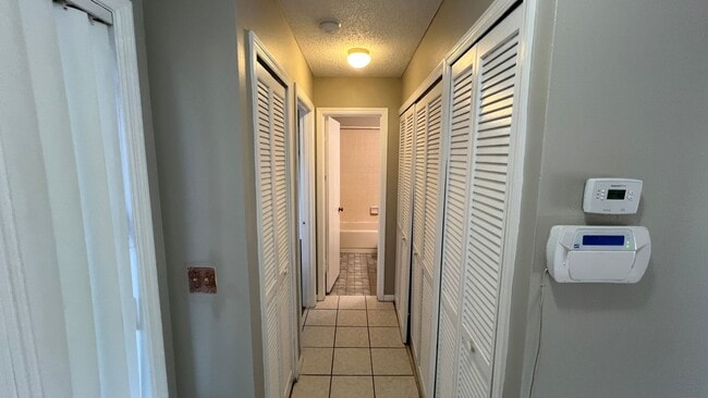 Building Photo - 112 Dahlia Village Cir