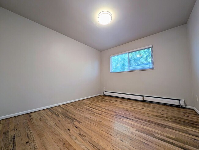 Building Photo - Executive 2 bedroom in the heart of sugarh...