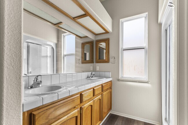 Building Photo - 10621 Tivoli Ct