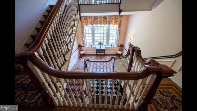 Building Photo - 605 Bank Ave