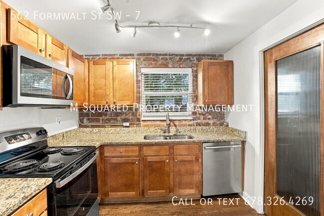 Building Photo - 562 Formwalt St SW