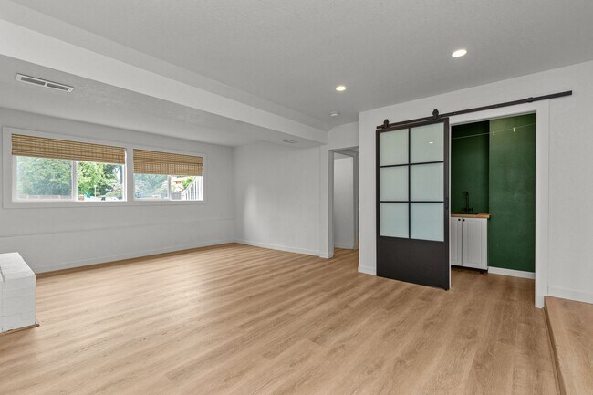 Building Photo - 4Bd Bothell Home!