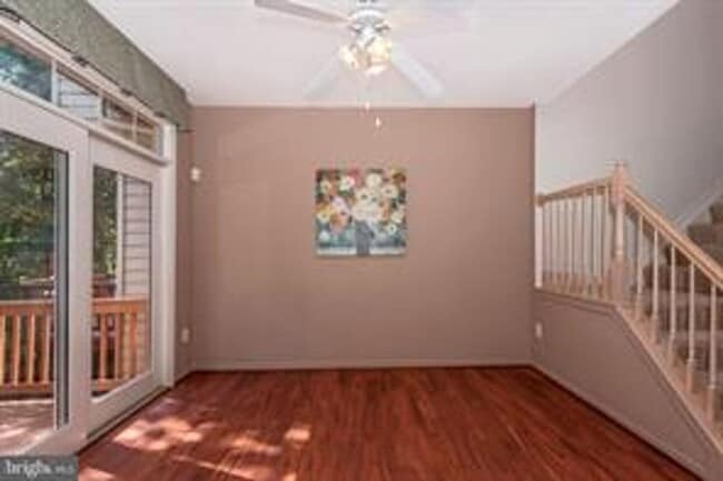 Building Photo - WELL MAINTAINED TOWNHOUSE WITH ONE CAR GARAGE, DECK,