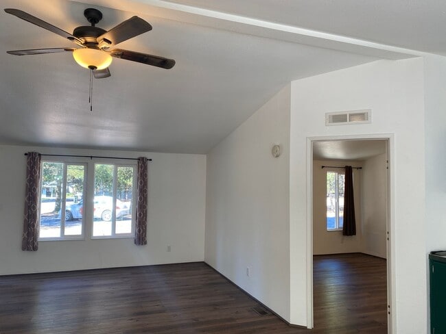 Building Photo - ? Cozy Charm on Almost an Acre in La Pine ?