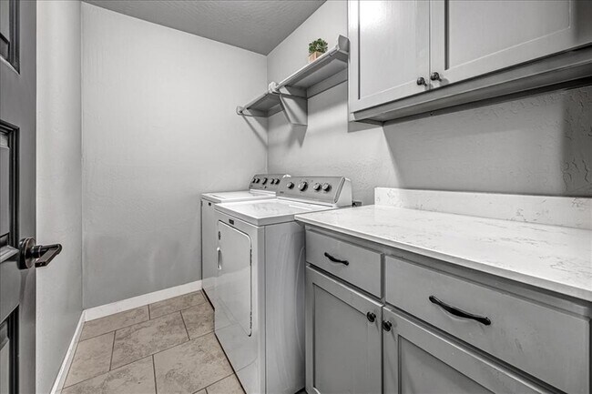 Building Photo - 10300 Glover River Dr