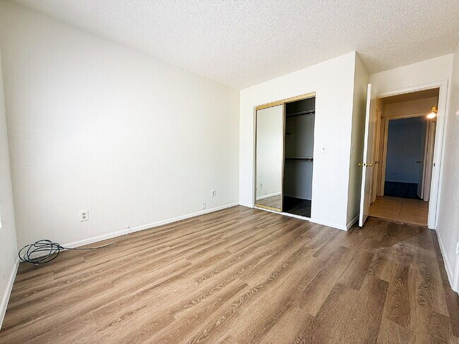 Building Photo - Golf Course Backyard! Updated 3-Bed Home i...