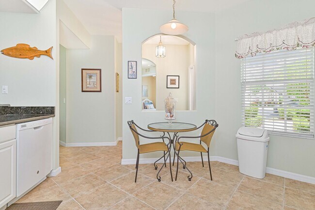 Building Photo - ***FULLY FURNISHED - 2/2 condo with LAKE V...