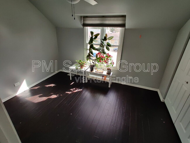 Building Photo - 4946 Florence Ave