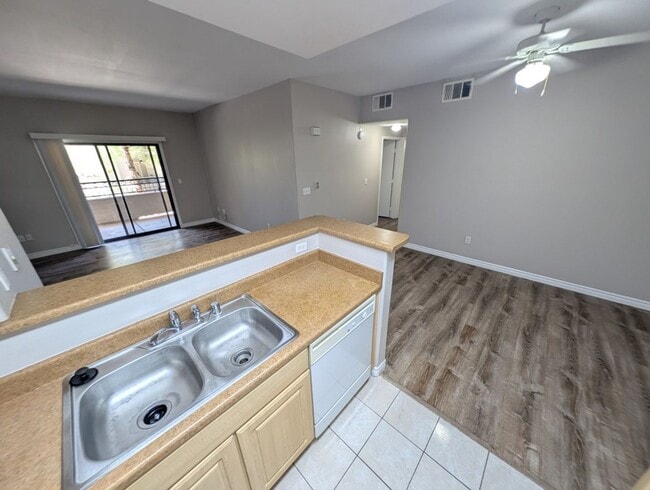 Building Photo - 8250 N Grand Canyon Dr