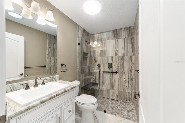 Building Photo - 1109 Alcove Loop