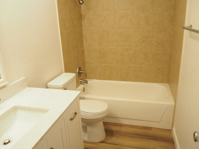 Building Photo - 3 Bed 2 Bath in Fort Worth