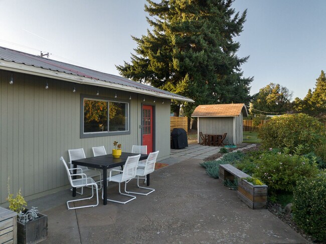 Building Photo - 4264 Belmont Dr