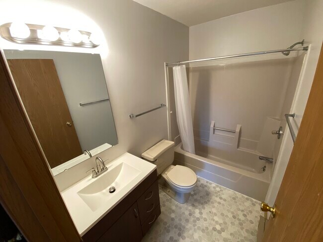 Master Bathroom - 2543 Neil Armstrong Dr