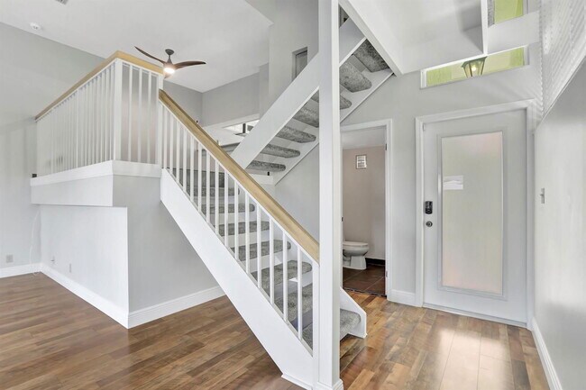 Building Photo - 884 SE 19th Ave