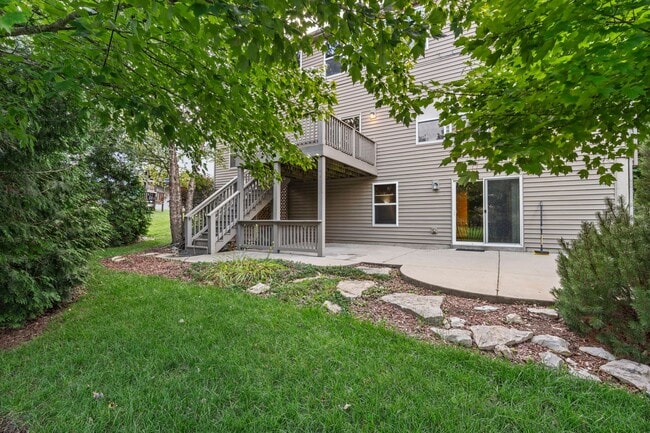 Building Photo - Stunning Former Display Home on a Quiet Cu...