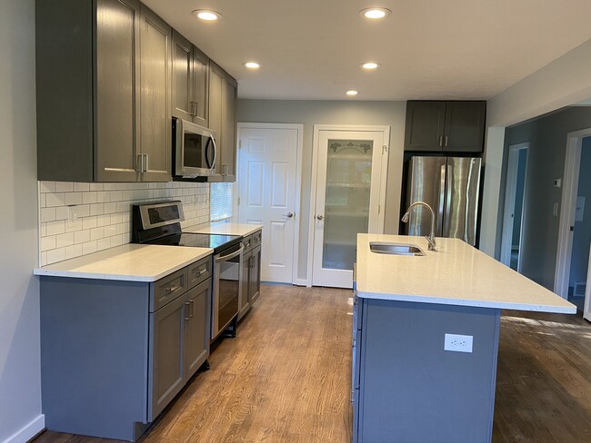 Kitchen & pantry - 27824 Rexford Rd