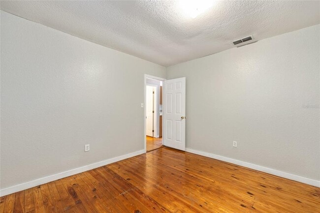 Building Photo - 1420 NE 23rd St