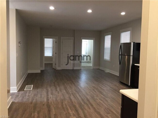 Building Photo - 1960 Randall Rd